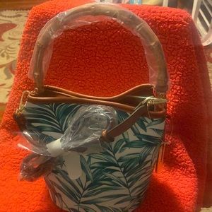 ENZO ANGIOLINI GREEN AND WHITE PURSE WITH BAMBOO HANDLE